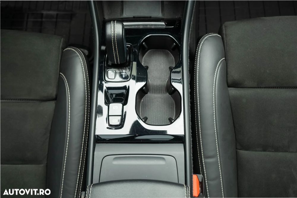 Volvo XC 40 B4 B AWD Geartronic RDesign - 23