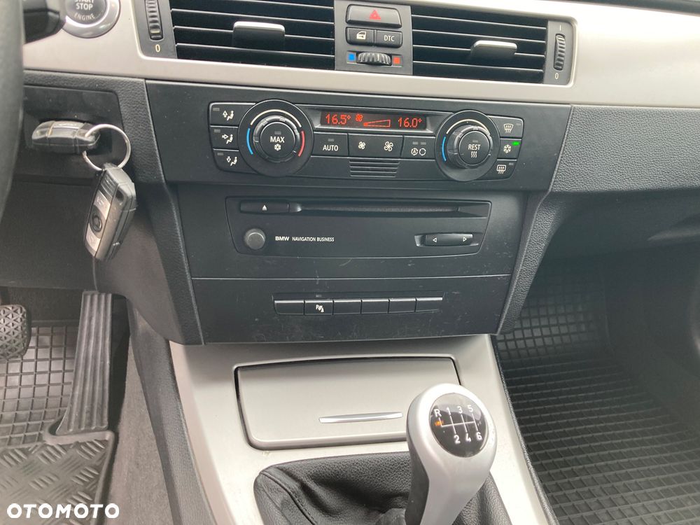 BMW Seria 3 325i - 26