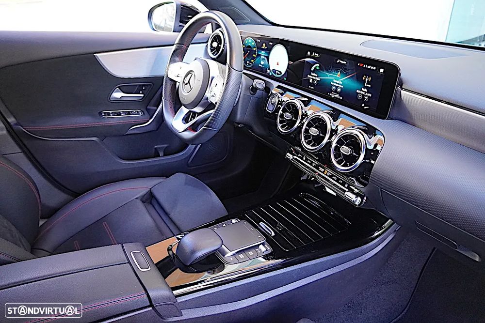 Mercedes-Benz A 250 Limousine e AMG Line - 24