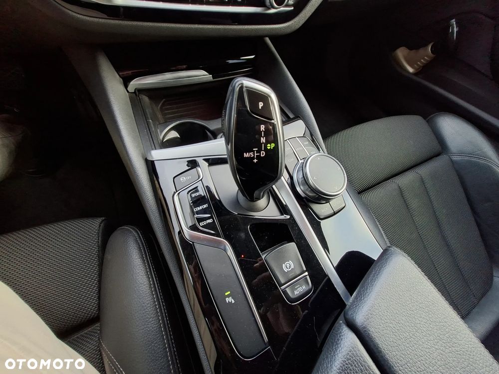 BMW Seria 5 520d Sport Line - 23