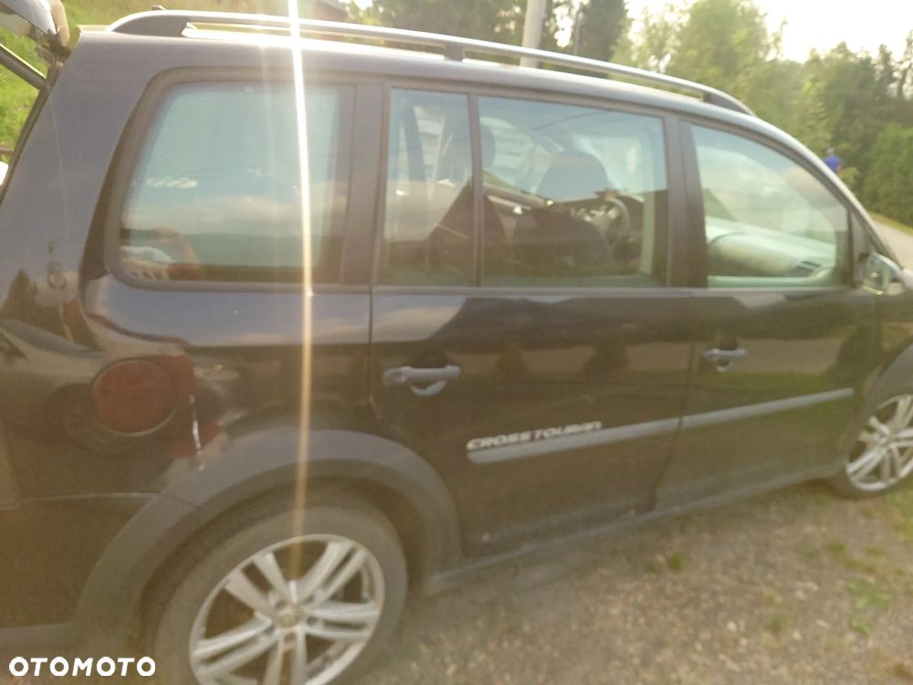 Volkswagen Touran 1.9 TDI DPF Cross DSG - 12