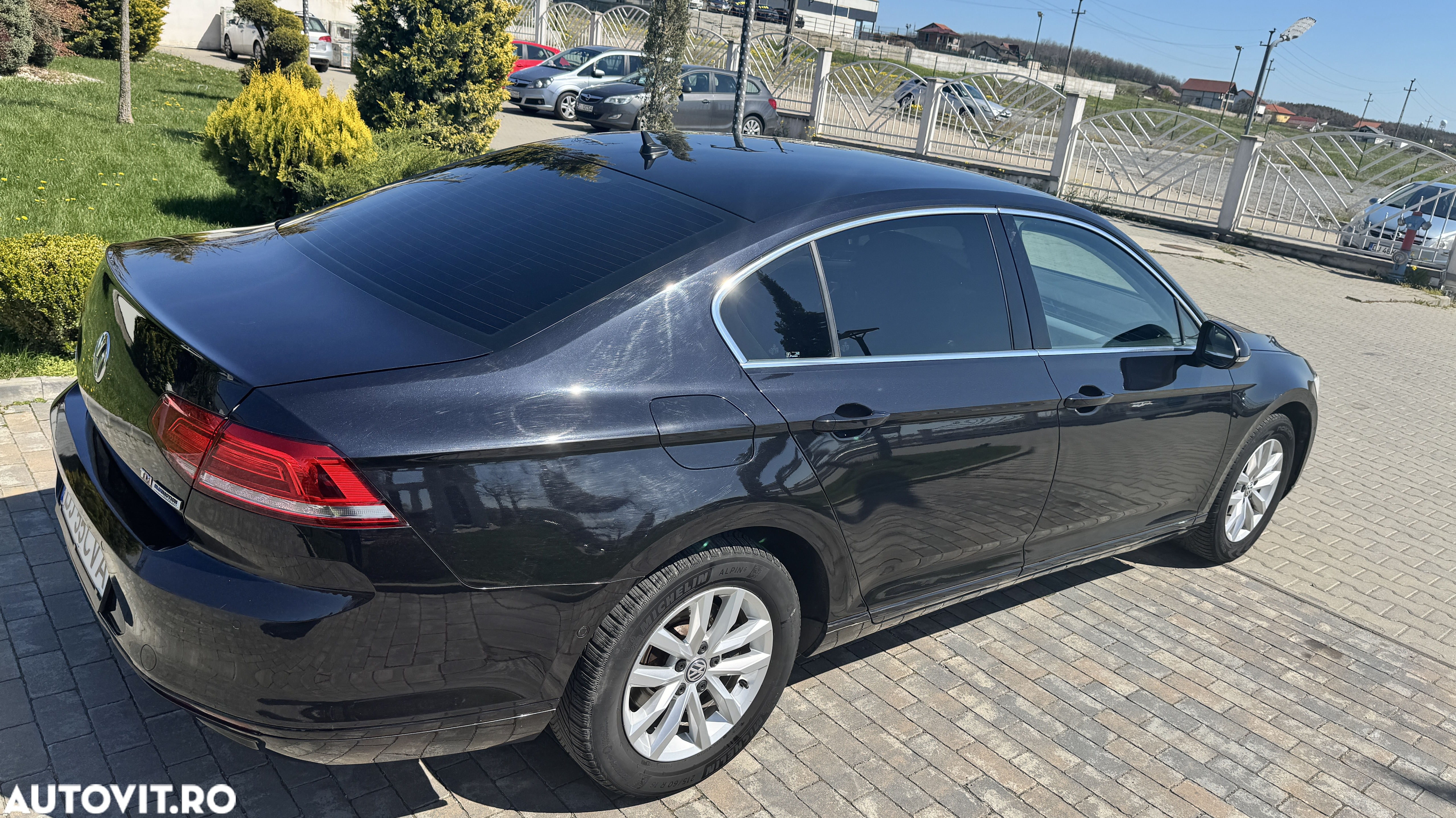 Volkswagen Passat 1.6 TDI DSG Trendline - 4
