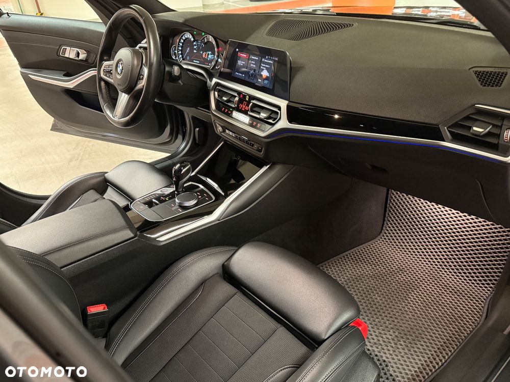 BMW Seria 3 330i Sport Line - 21