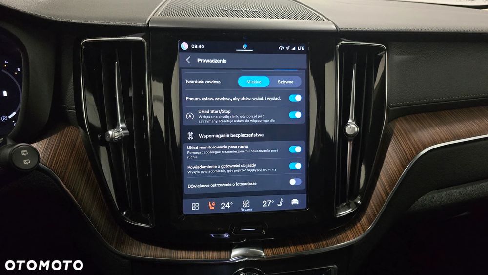 Volvo XC 60 B4 D AWD Plus Dark - 25