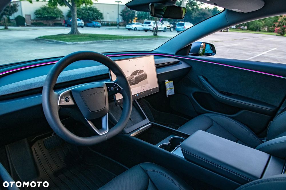 Tesla Model 3 - 18