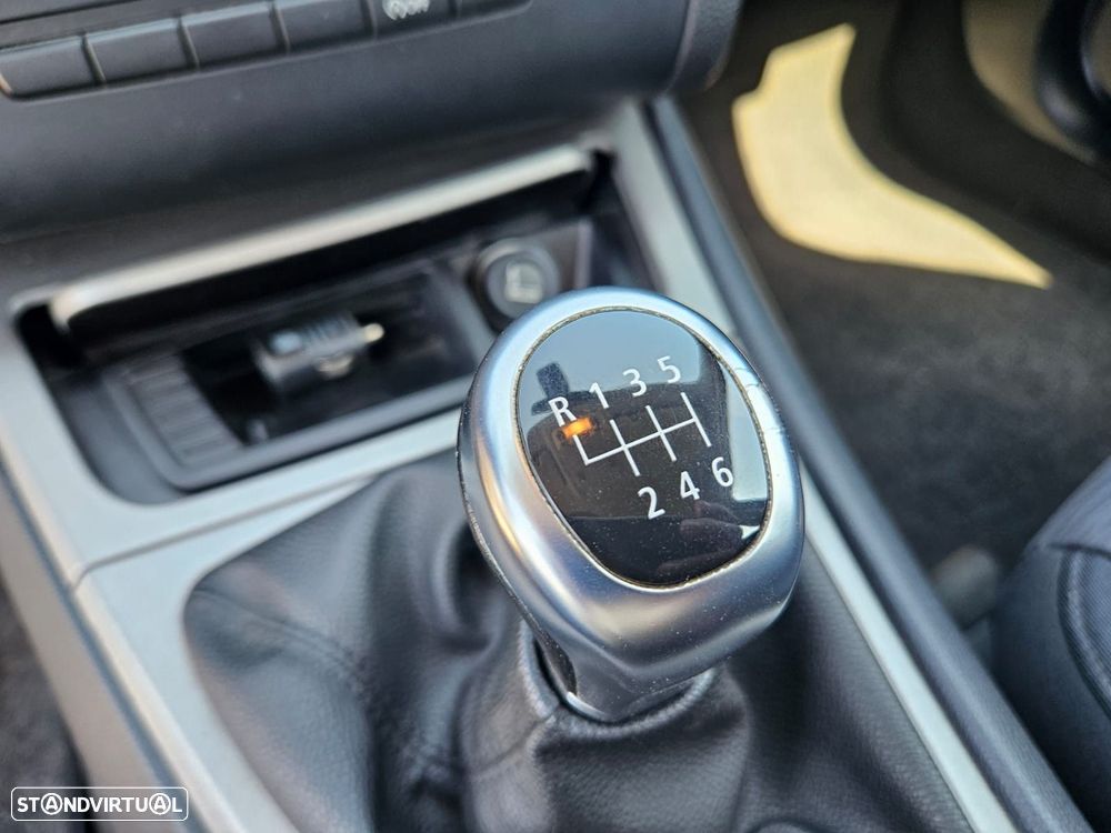 BMW 118 d Line Urban - 35