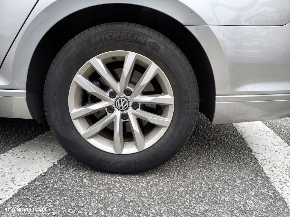 VW Passat Variant 1.6 TDI Business DSG - 28