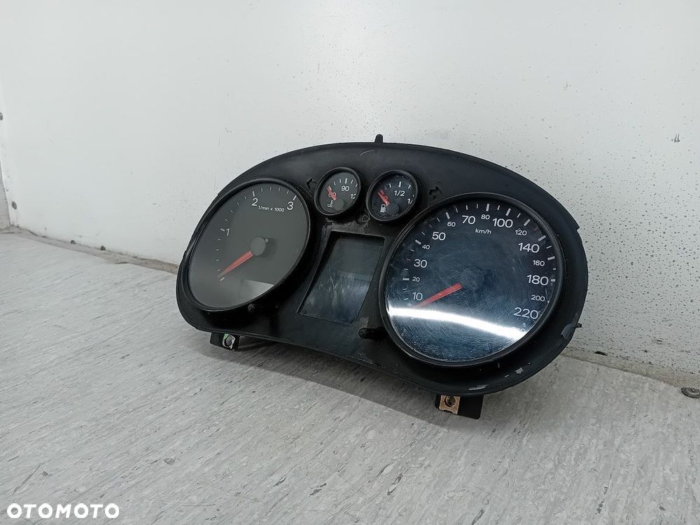 LICZNIK AUDI A2 8Z 8Z0920900 1.4 TDI - 5
