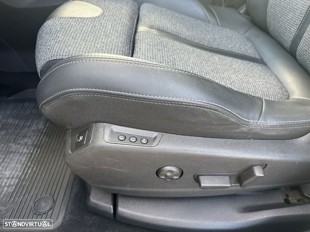 Peugeot 3008 BlueHDi 130 Stop & Start EAT8 Allure Pack - 26