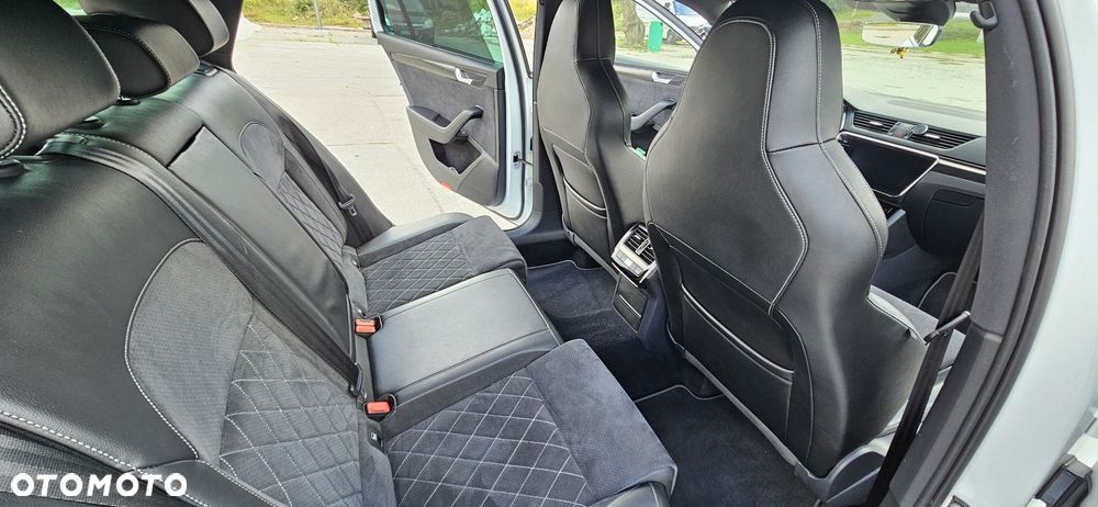 Skoda Superb 2.0 TDI DSG Sportline - 20