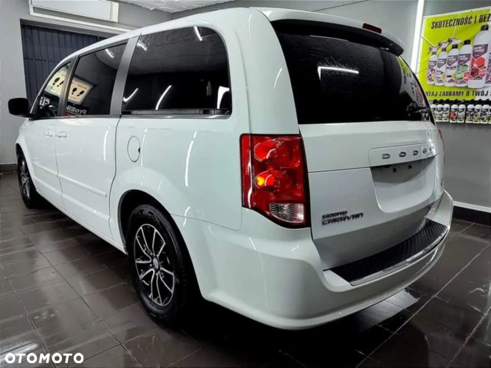 Dodge Grand Caravan - 5