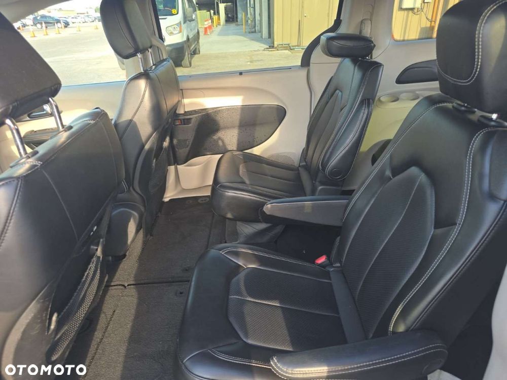 Chrysler Pacifica - 14