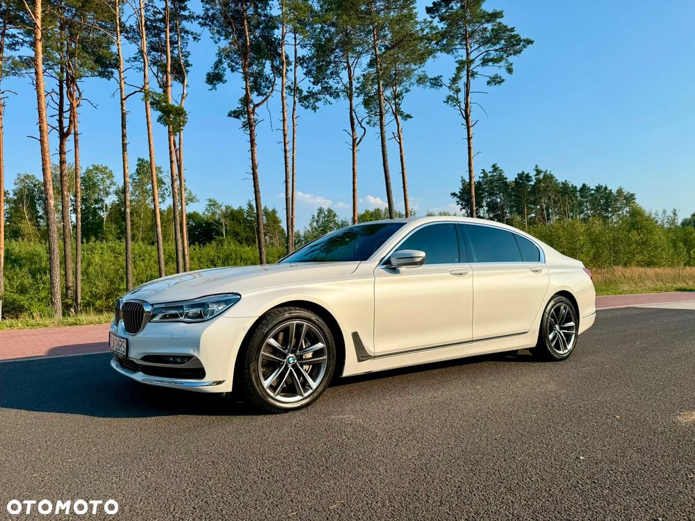 BMW Seria 7 750i xDrive - 8