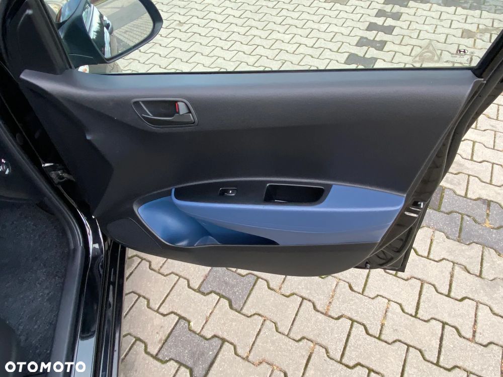 Hyundai i10 1.2 Fifa World Cup Edition - 39
