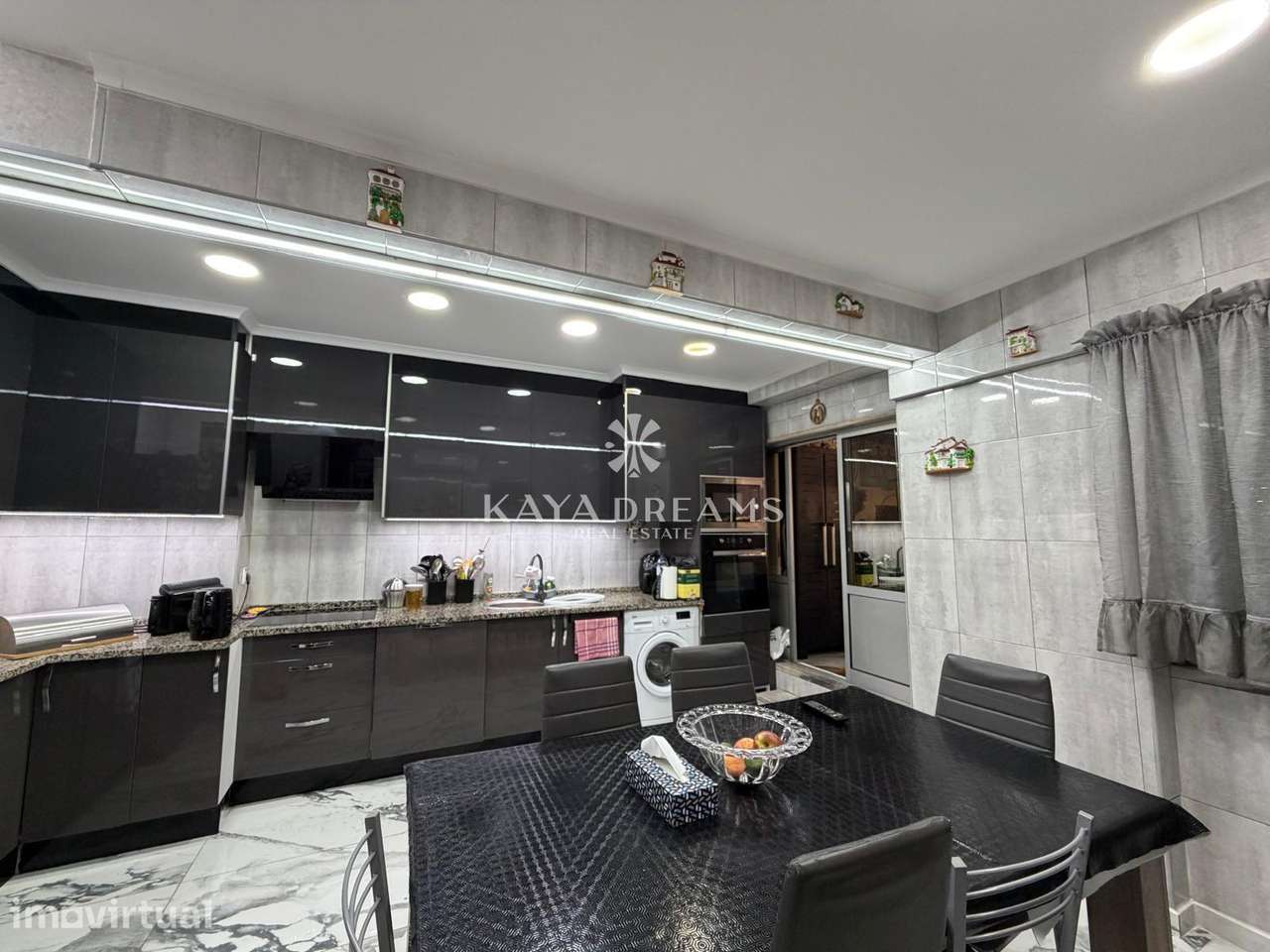 Apartamento T3 totalmente remodelado transformado em T2 com arrecad... - Grande imagem: 4/44