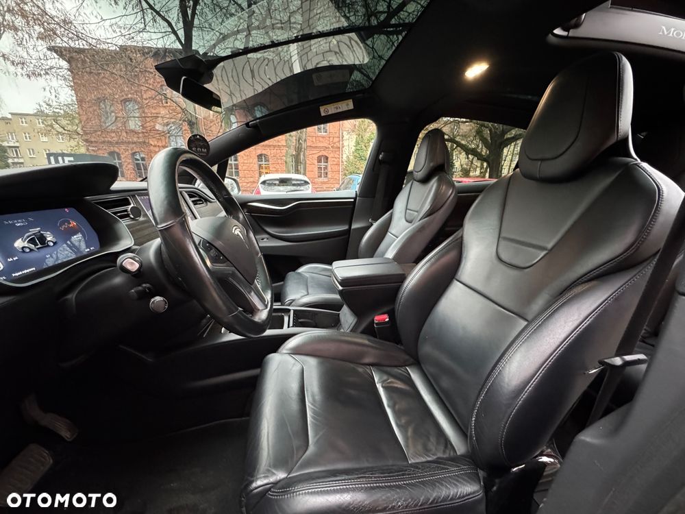 Tesla Model X - 7