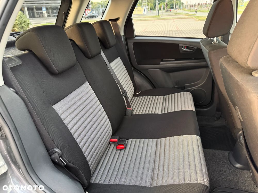Suzuki SX4 - 8