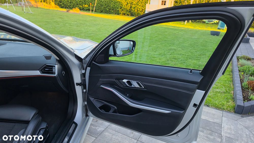 BMW Seria 3 318d Edition M Sport Shadow - 16