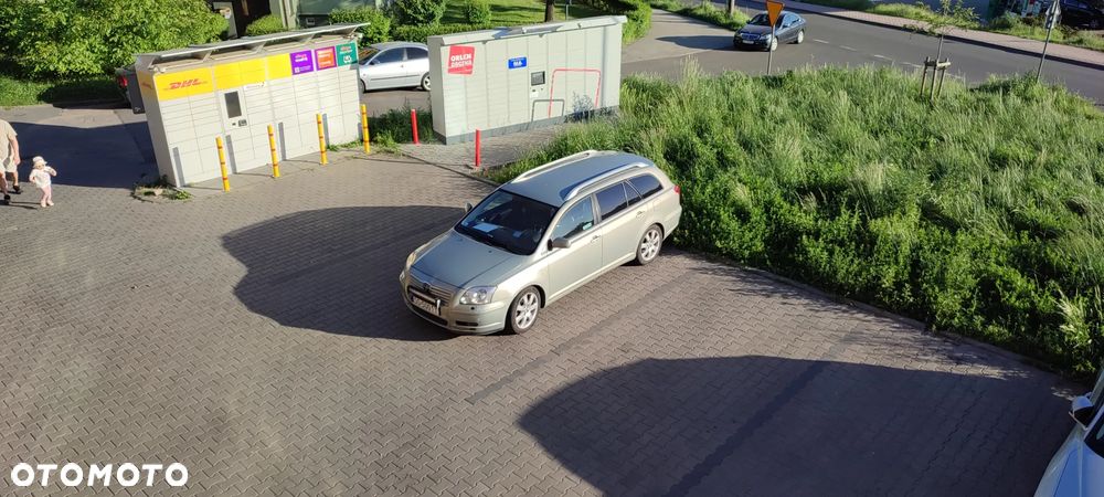Toyota Avensis 2.0 VVT-i High - 26