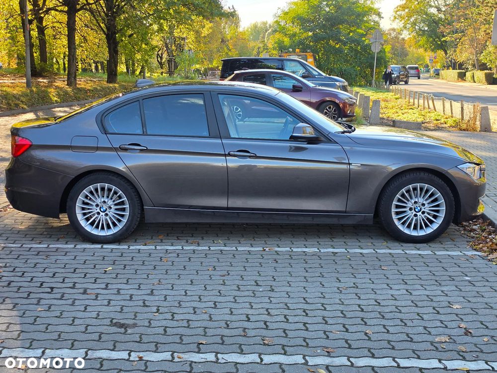 BMW Seria 3 320i Luxury Line - 19