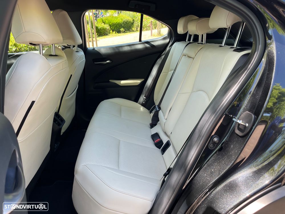 Lexus UX 300e Executive Line - 29