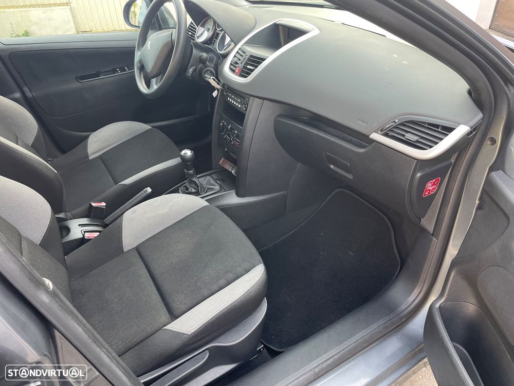 Peugeot 207 1.4 16V Trendy - 22