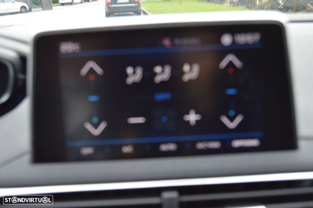 Peugeot 5008 1.2 PureTech Allure EAT6 - 36