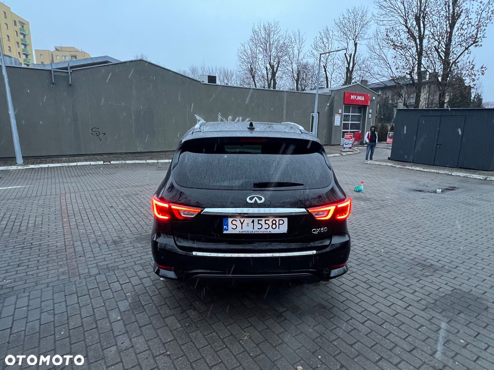 Infiniti Q60 - 10