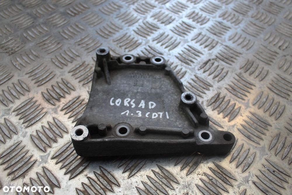 ŁAPA WSPORNIK SILNIKA OPEL CORSA D 1.3 CDTI 55194730 - 2