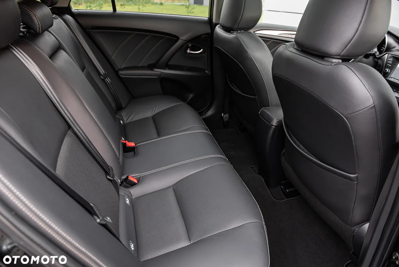Toyota Avensis Touring Sports 2.0 D-4D Executive - 30