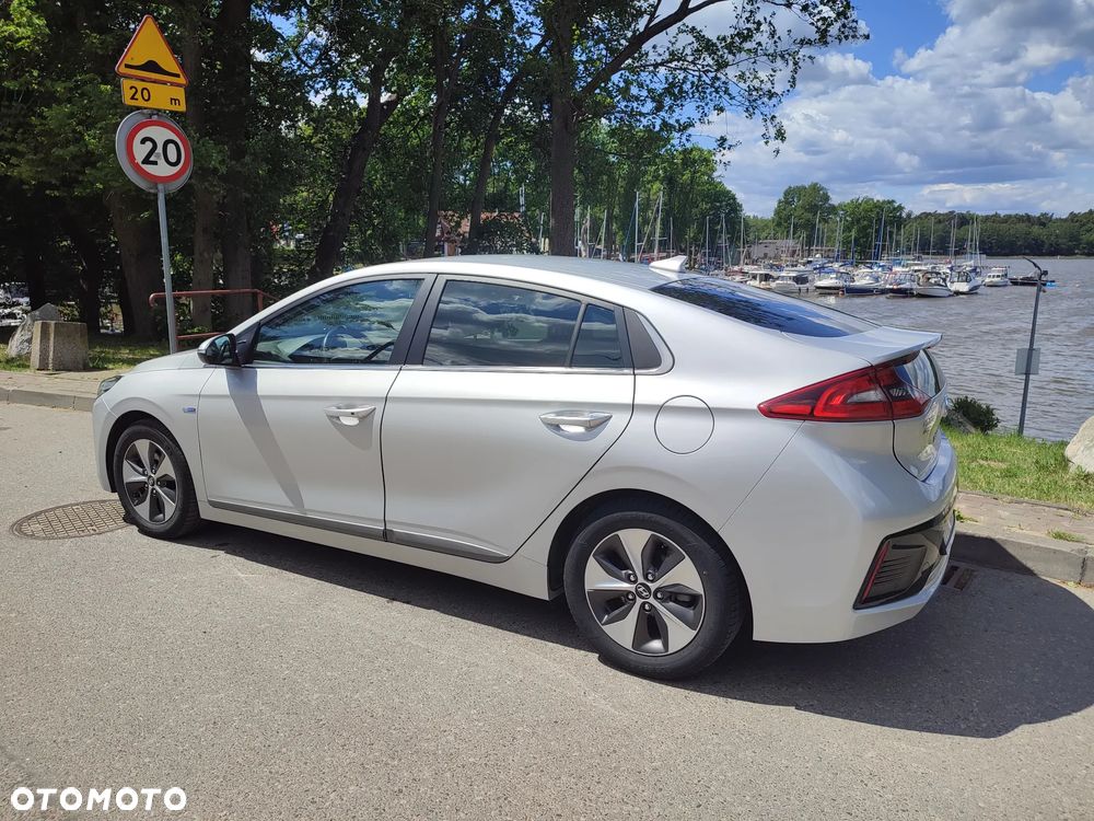 Hyundai IONIQ Hybrid Platinum - 2