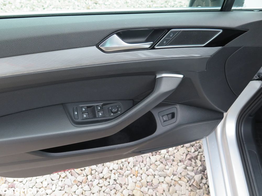 Volkswagen Passat 2.0 TDI SCR DSG 4Motion Business - 18