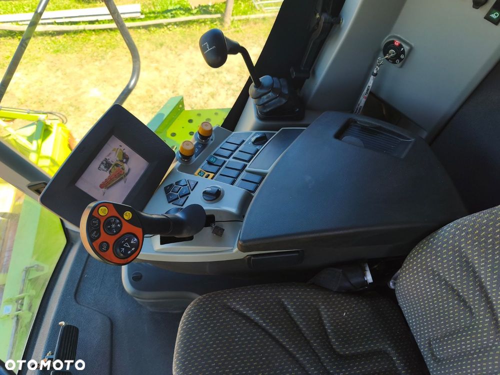 Claas Tucano 832 - 33