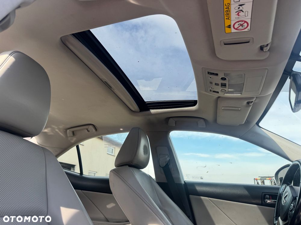 Lexus IS 300h Elegance - 22