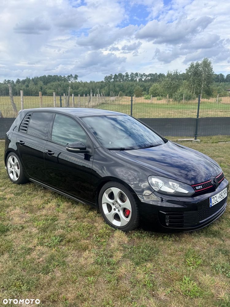 Volkswagen Golf - 1