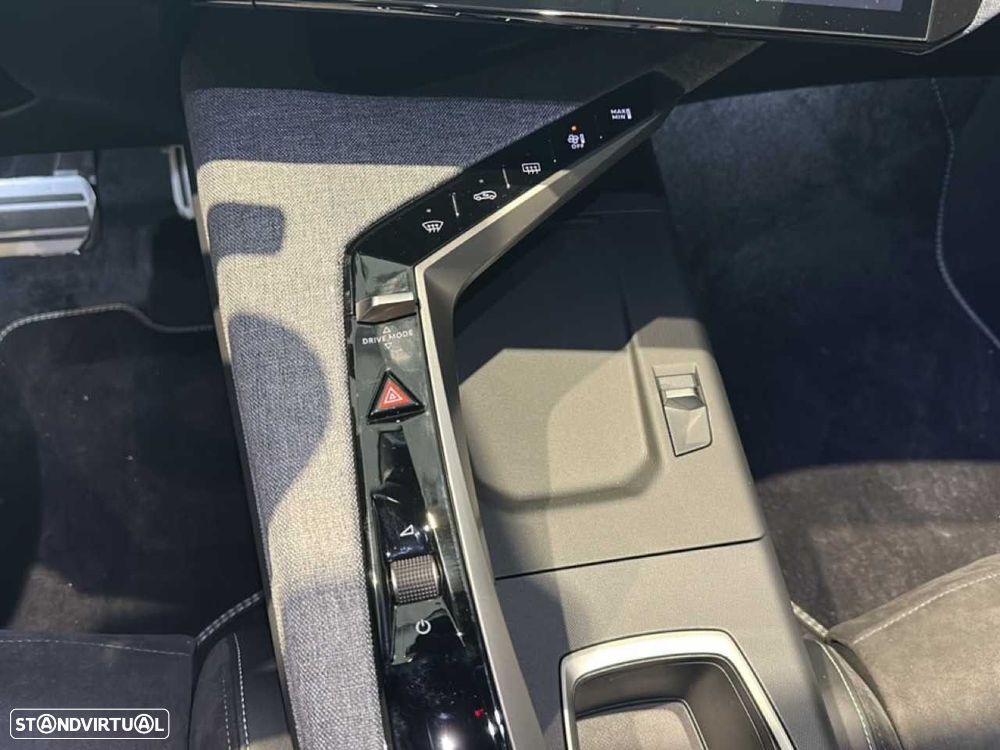 Peugeot 3008 1.6 Plug-in Hybrid Allure e-DCS7 - 17