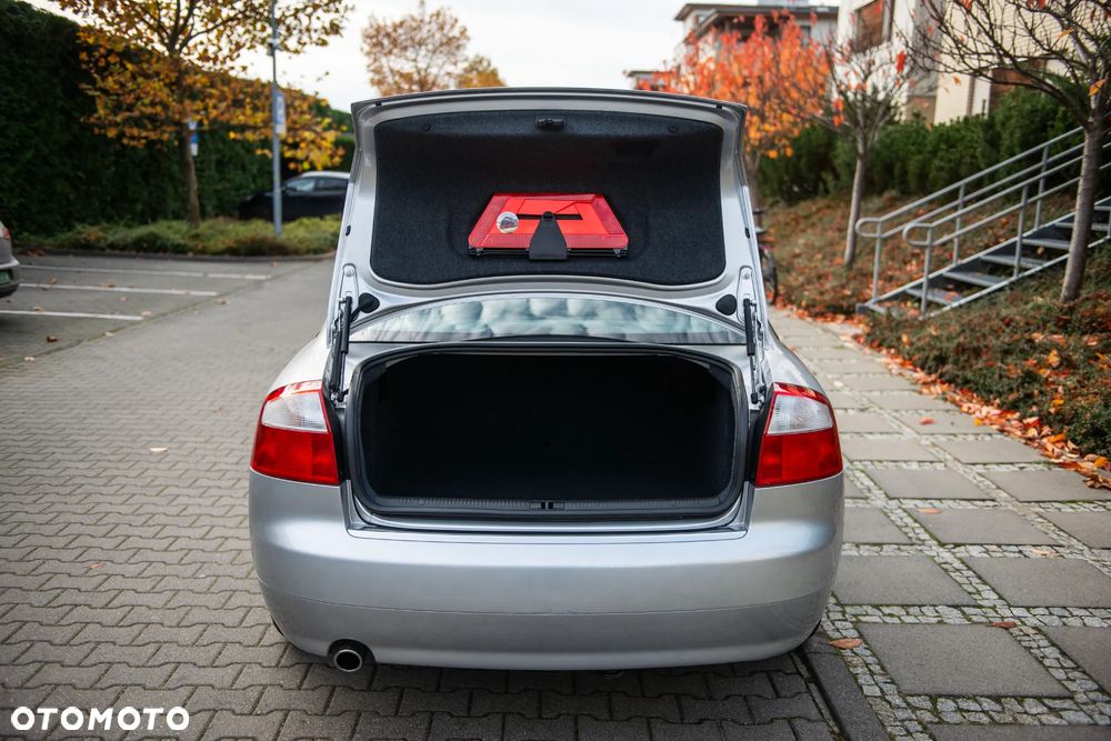 Audi A4 Limousine - 11