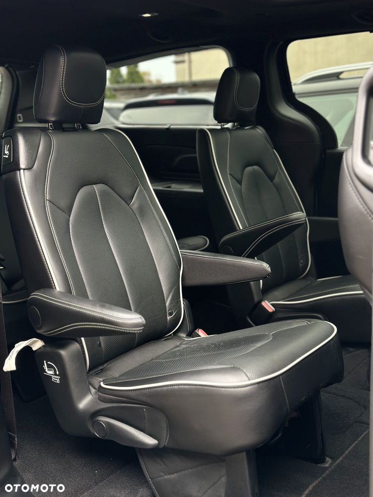 Chrysler Pacifica - 23