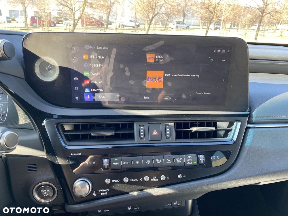 Lexus ES 300h F Sport Design - 20