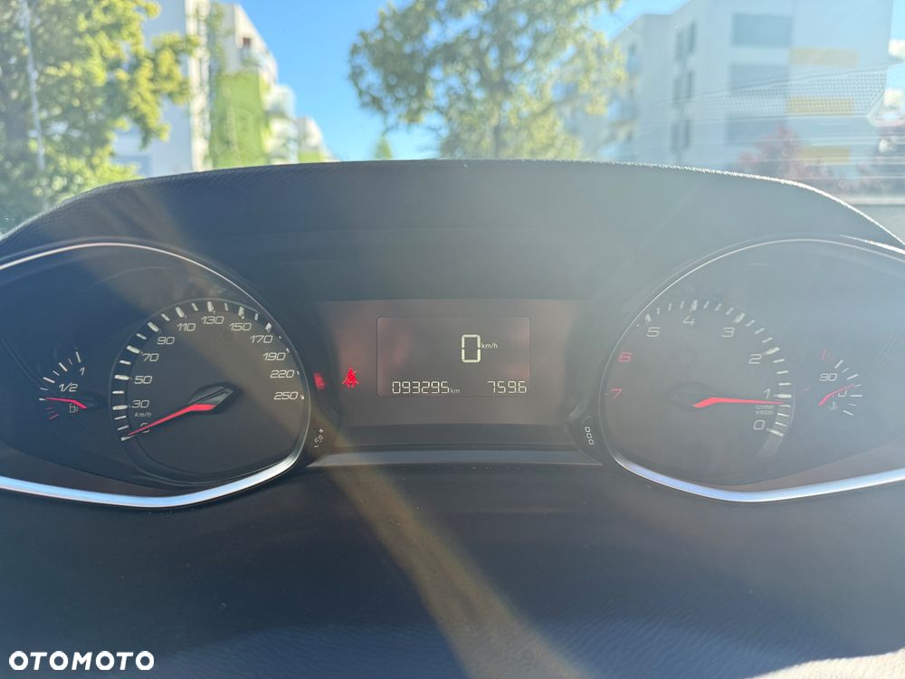 Peugeot 308 1.2 PureTech Allure S&S - 13