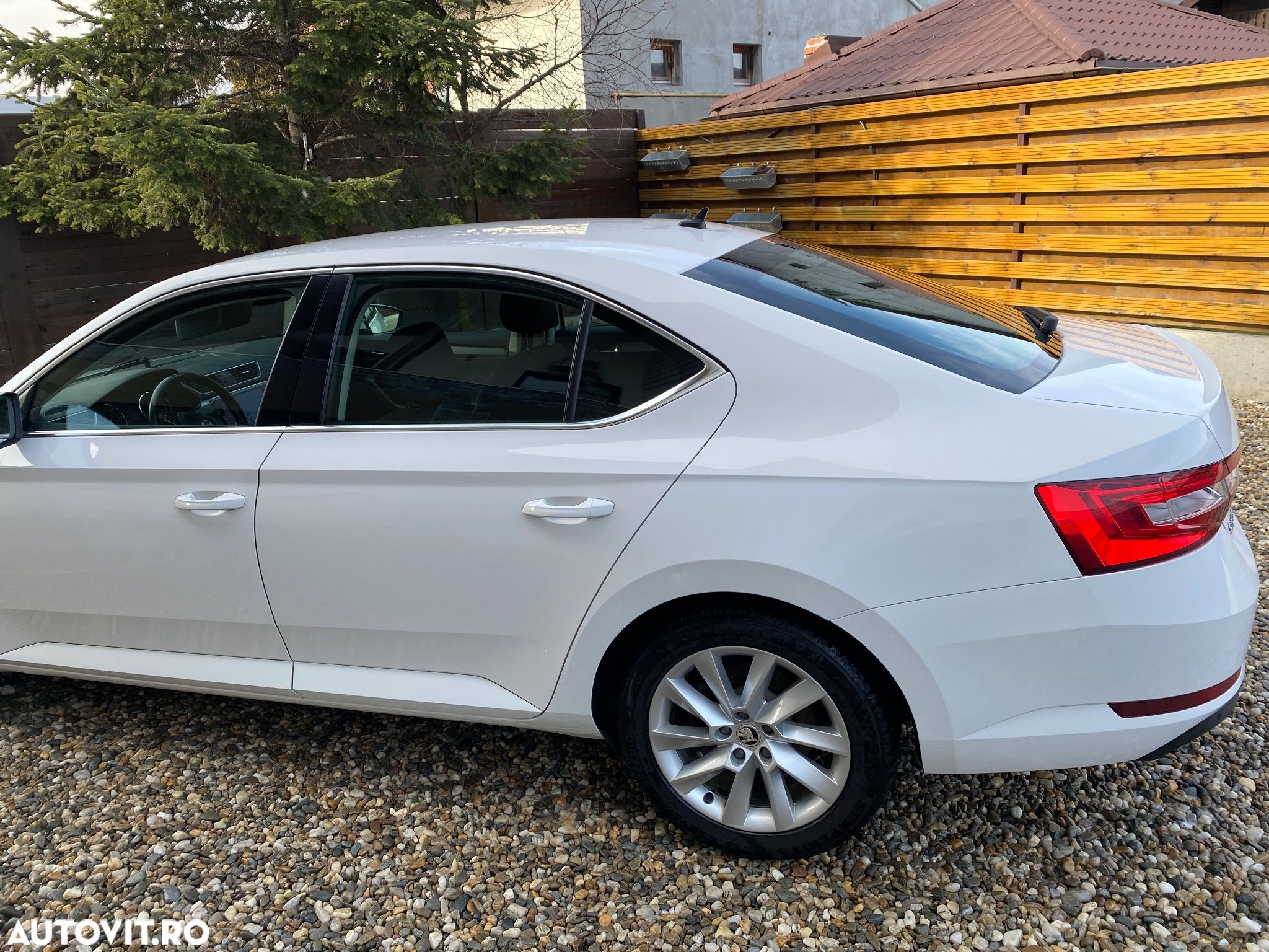 Skoda Superb 2.0 TDI Ambition - 1