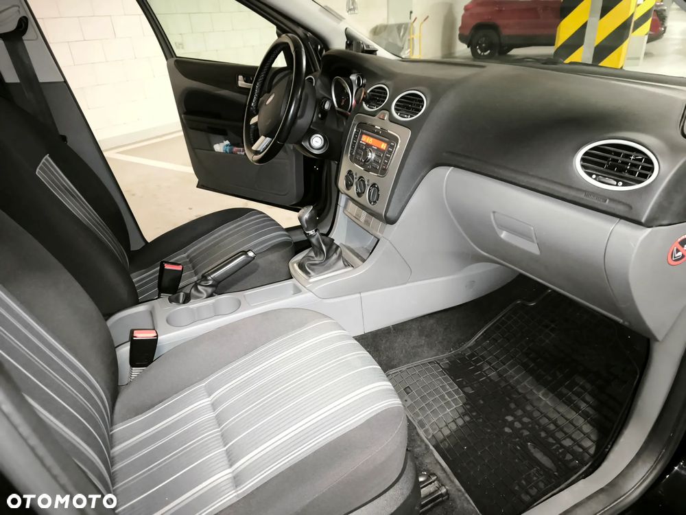 Ford Focus 1.6 16V Connection - 14
