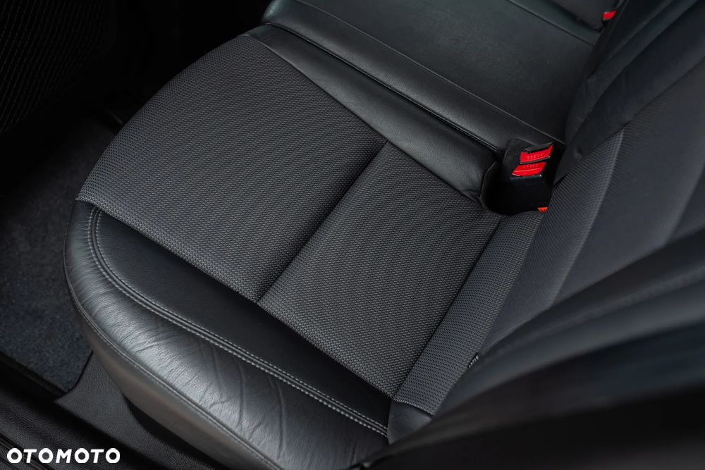 Hyundai i30 1.6 Fifa World Cup Edition - 24