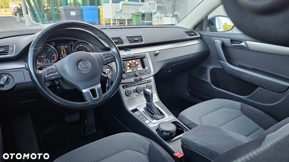 Volkswagen Passat 2.0 TDI Comfortline DSG - 6