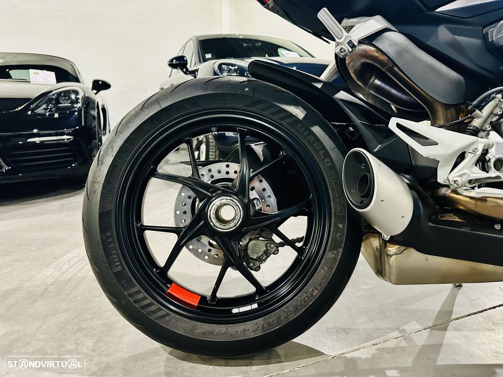 Ducati Streetfighter V2 - 16