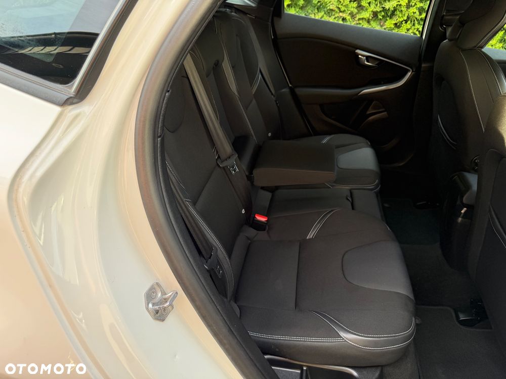 Volvo V40 D2 Geartronic Momentum - 19