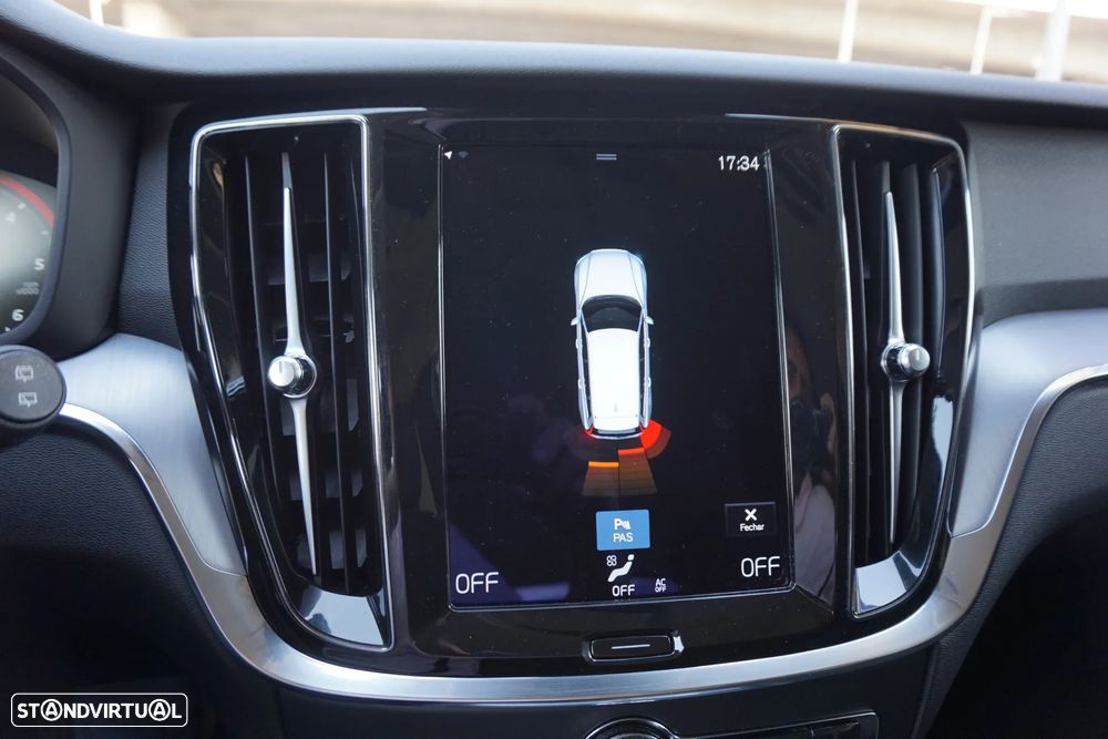 Volvo V60 2.0 B4 Momentum Core Geartronic - 34
