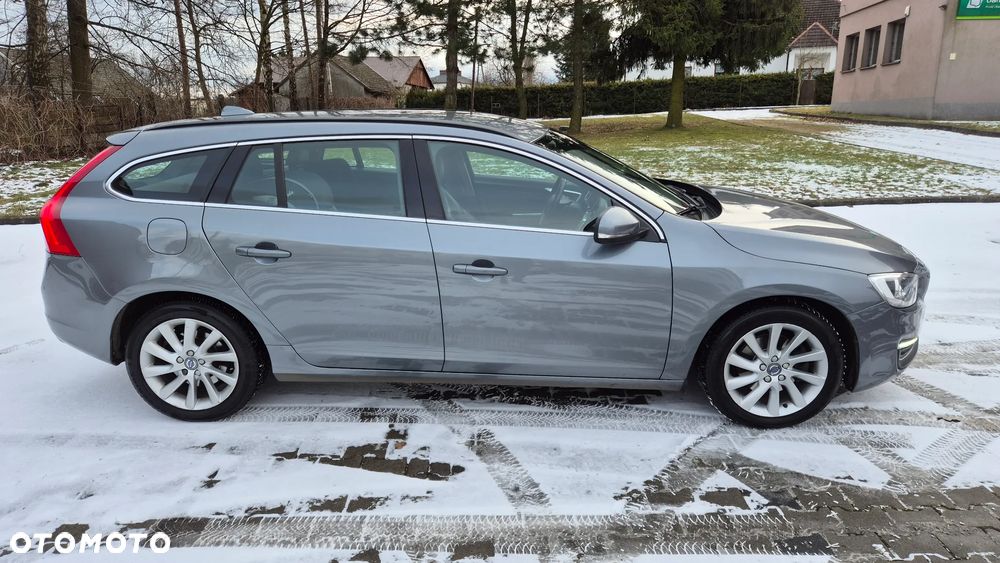 Volvo V60 D2 Summum - 16