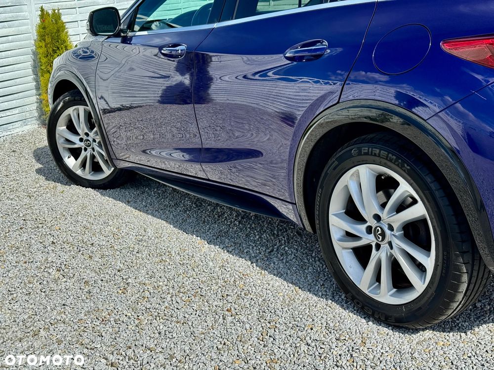 Infiniti Q30 1.6t Premium Tech - 24