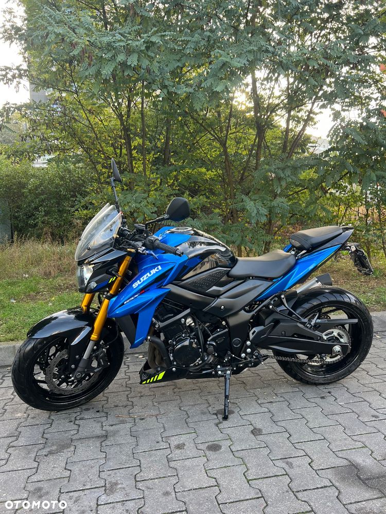 Suzuki GSX - 3